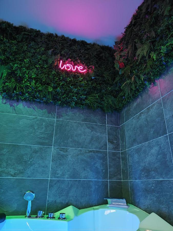 Loveroomxspa Bourg-Saint-Christophe 外观 照片