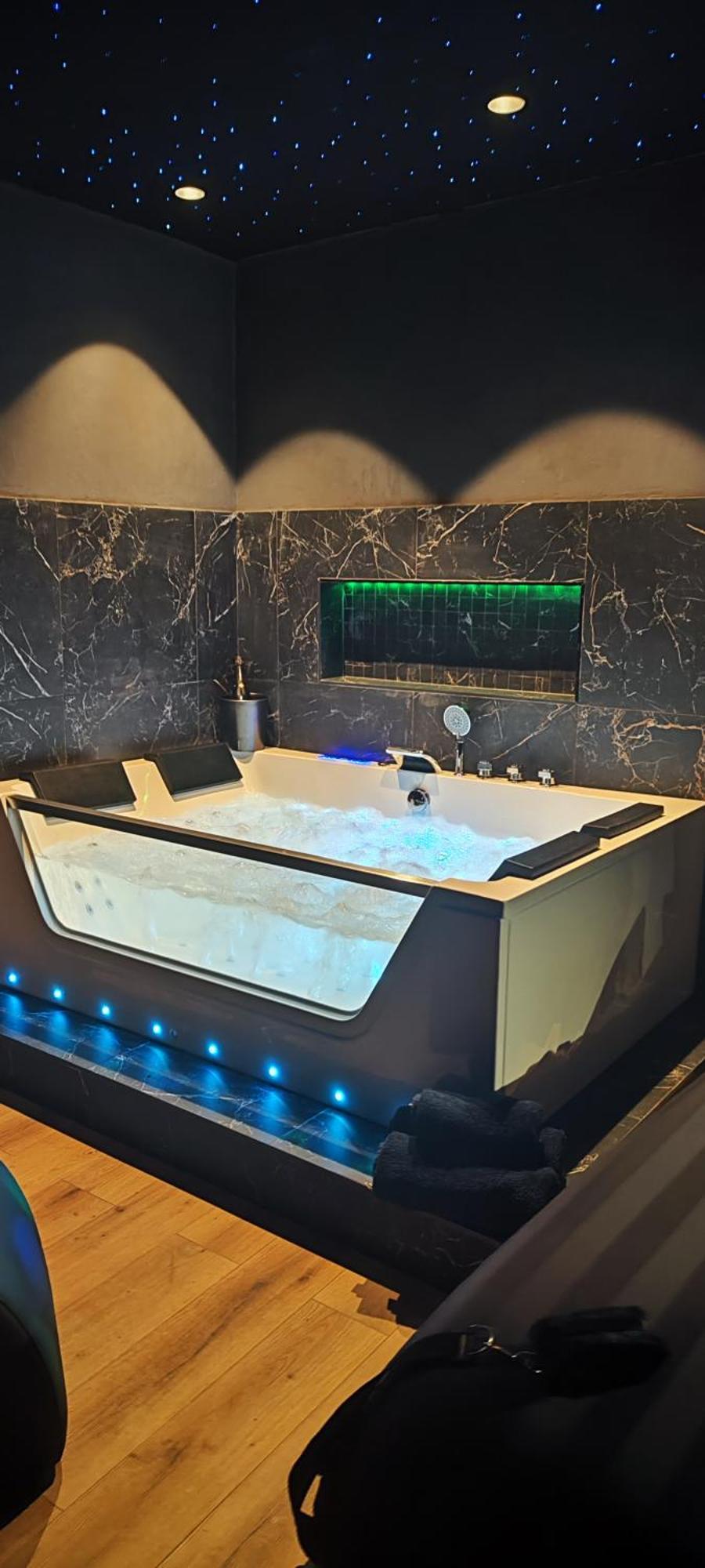 Loveroomxspa Bourg-Saint-Christophe 外观 照片