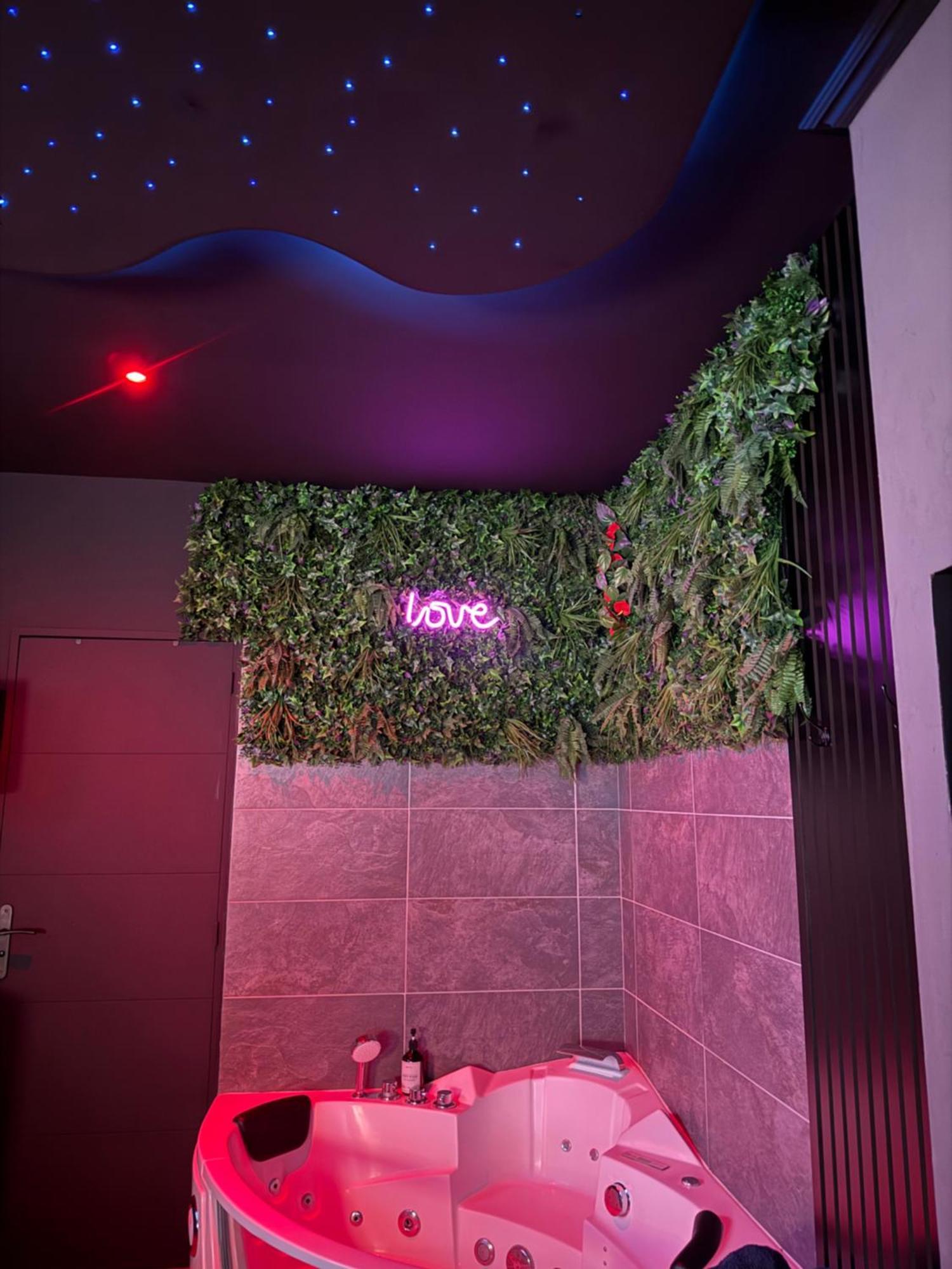 Loveroomxspa Bourg-Saint-Christophe 外观 照片